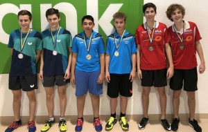 Die Top drei der U18 Meisterschaft. 1. Platz Gänserndorf (Mitte), 2. Platz SG Stockerau (li.), 3. Platz Klosterneuburg (re.)